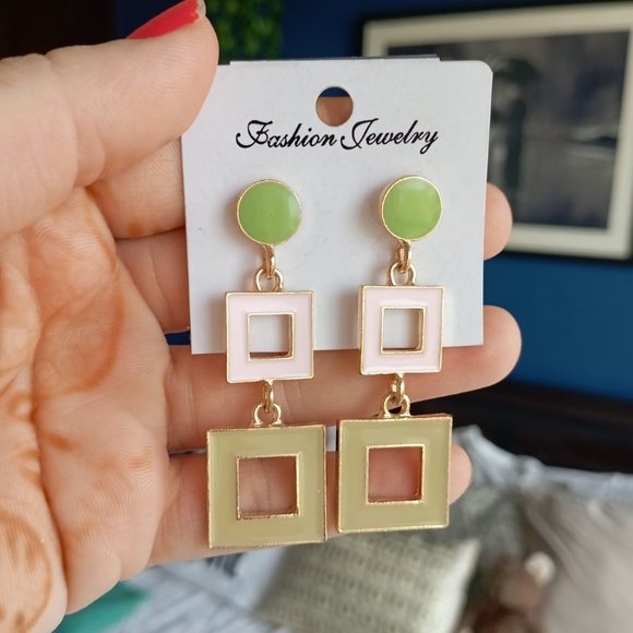 ♥️ Retro 70s Chic Earrings - Picture 2 of 10